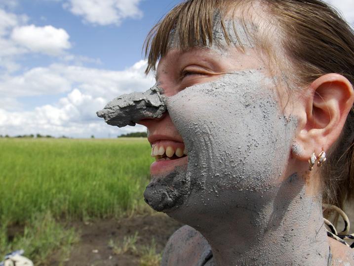 Лечиться грязью на Завьяловских озёрах — полезно и весело!
